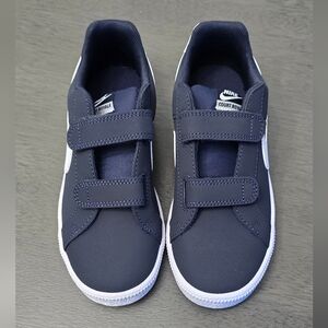Nike Blue Velcro Strap Sneakers